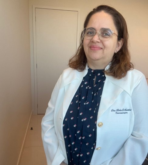 Dra. Livia Fernandes Monteiro 
